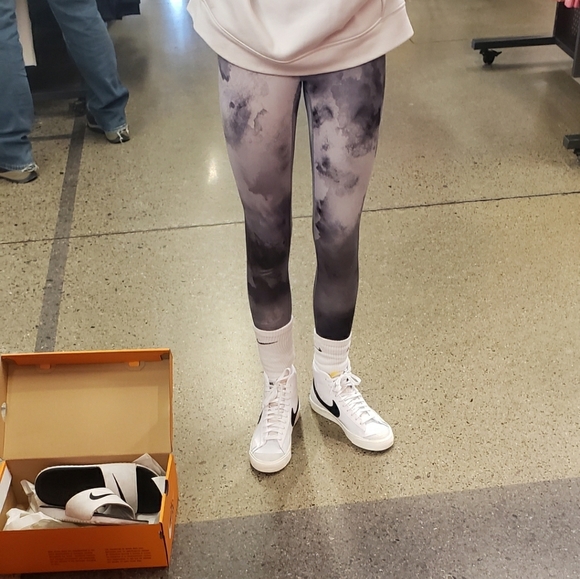 Nike Blazer Mid '77 Vintage - women's size 7, white with black swoosh - Picture 4 of 4